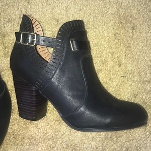 Qupid Black Booties